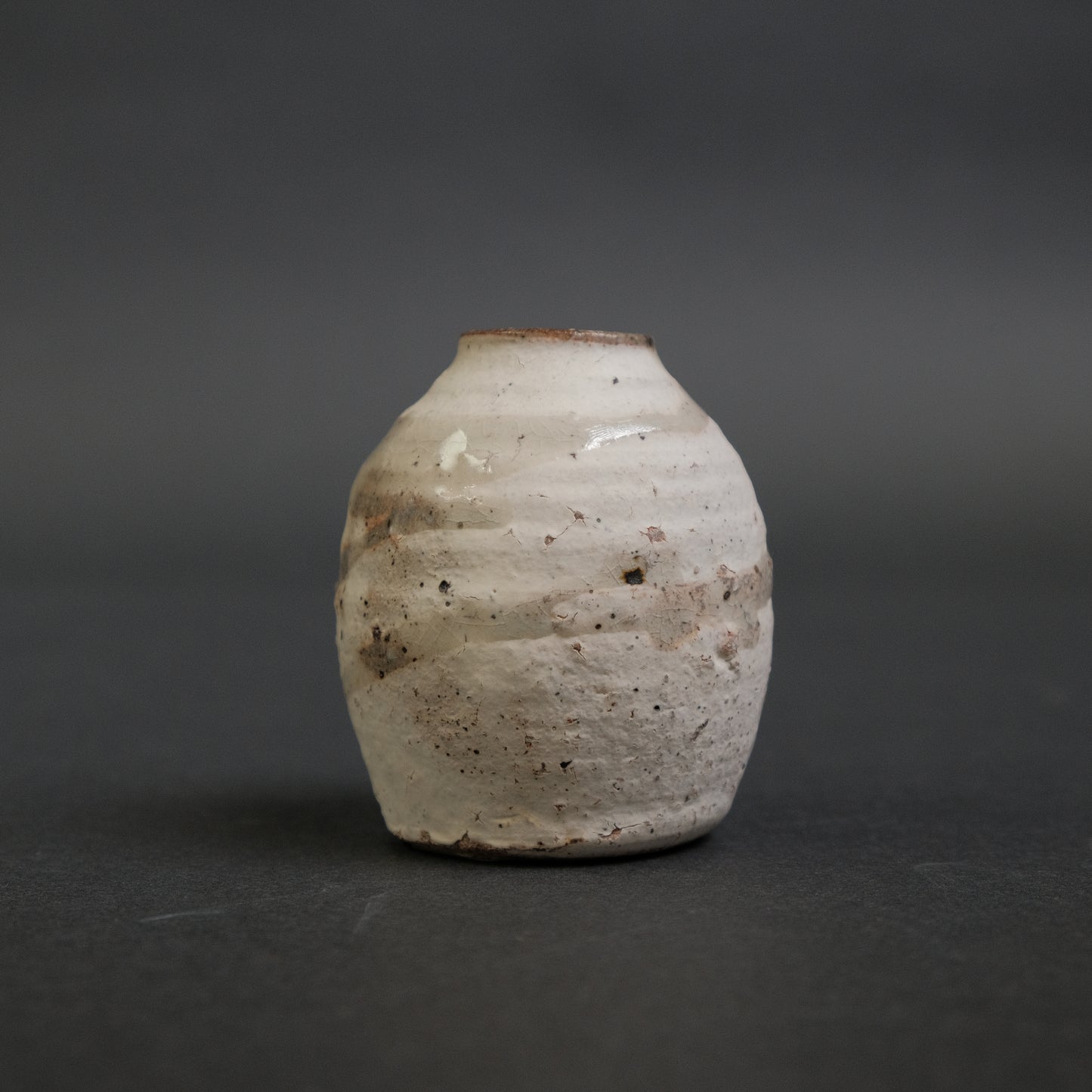 Komon Shinichi Kotsuji Haiyugesho (Ash Glaze) Small Flower Vase